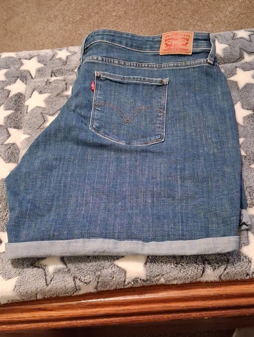 Levi's Women's Blue Denim Distressed Cuffed Jean Shorts Sz 20